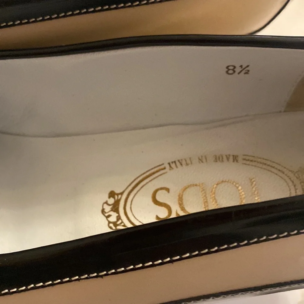 Tods leather beige black low heel 8.5 shoe - Picture 2 of 6